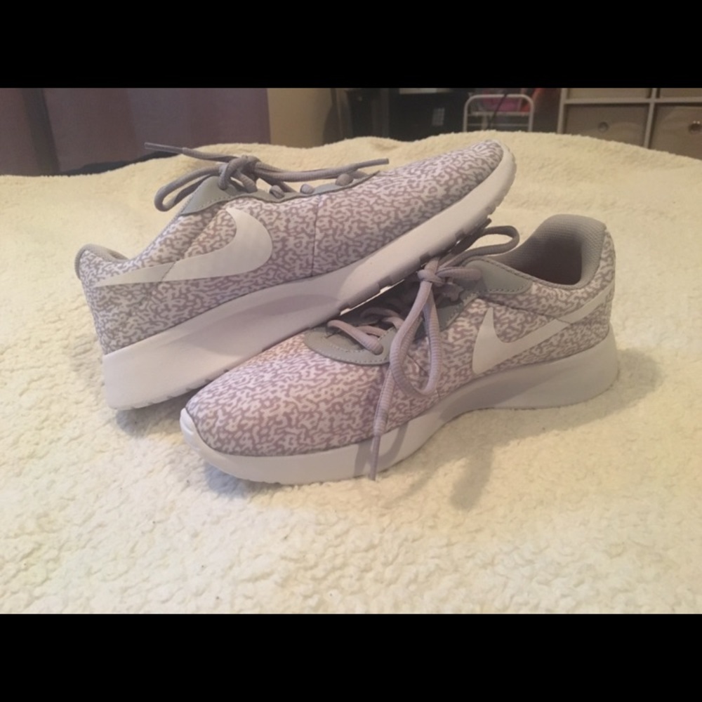 New Nike white and grey running shoes